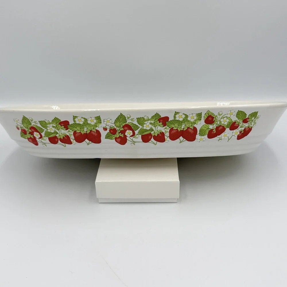VTG Action Strawberry Divided Baking Dish Japan Cottagecore Retro Kitchen